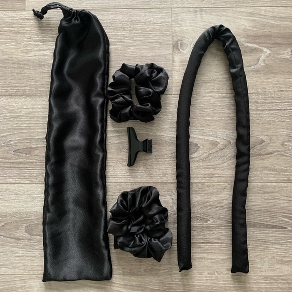 Satin Heatless Hair Curler. - Picture 1 of 1